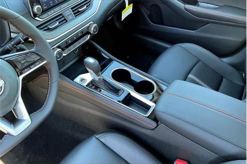 2025 Nissan Altima SR FWD