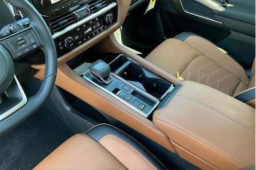 2025 Nissan Pathfinder Platinum FWD