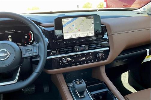 2025 Nissan Pathfinder Platinum FWD