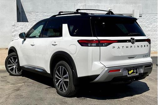 2025 Nissan Pathfinder Platinum FWD