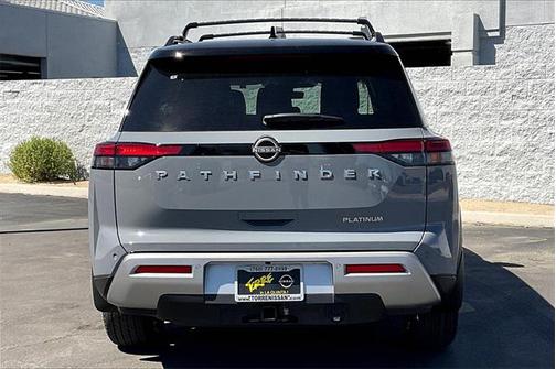 2025 Nissan Pathfinder Platinum FWD