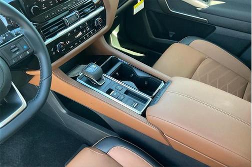 2025 Nissan Pathfinder Platinum FWD