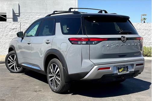 2025 Nissan Pathfinder Platinum FWD