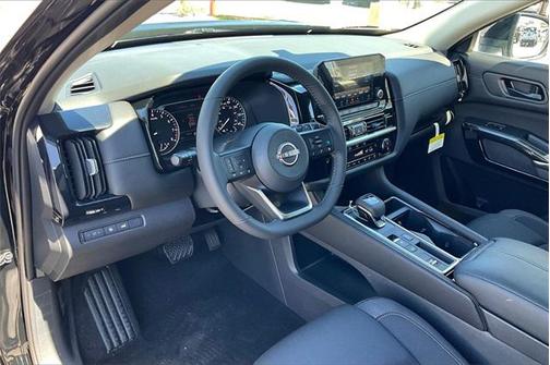 2025 Nissan Pathfinder SV FWD