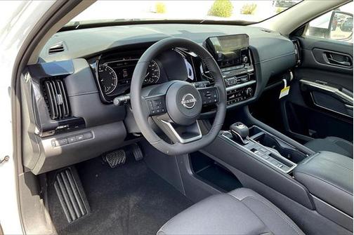 2025 Nissan Pathfinder SV FWD