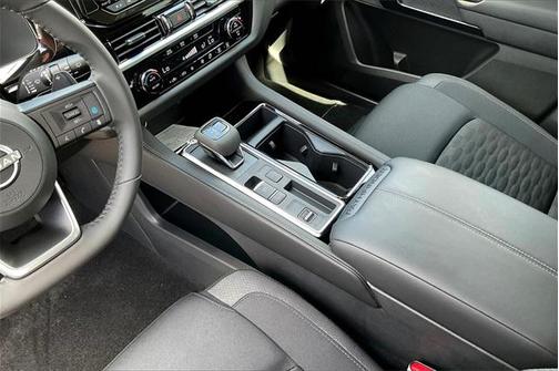 2025 Nissan Pathfinder SV FWD