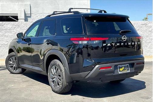 2025 Nissan Pathfinder SV FWD