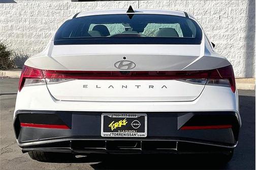 2025 Hyundai ELANTRA SEL