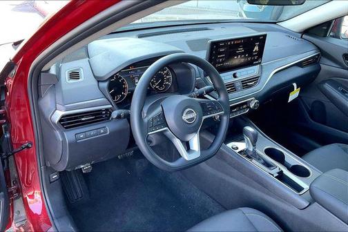 Scarlet 2026 Nissan Altima 2.5 SV