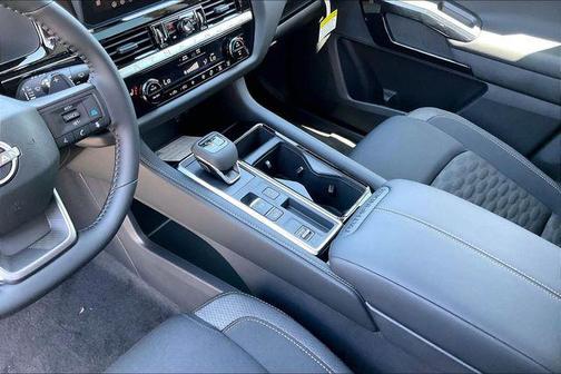 White Pearl 2026 Nissan Pathfinder SV