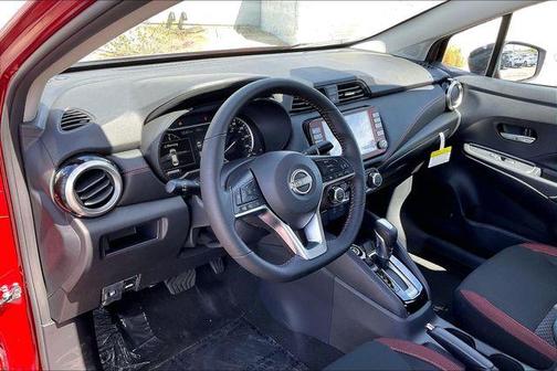 Scarlet 2025 Nissan Versa 1.6 S