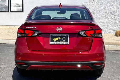 Scarlet 2025 Nissan Versa 1.6 S