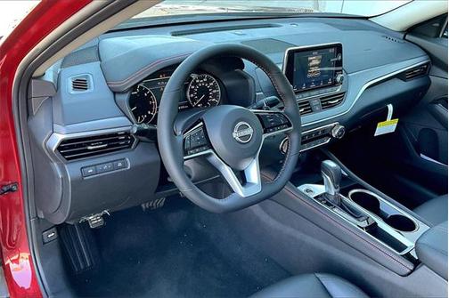 2025 Nissan Altima SR FWD