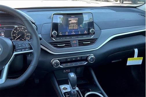 2025 Nissan Altima SR FWD