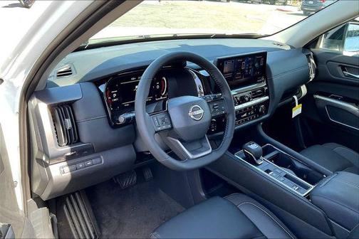 White Pearl 2026 Nissan Pathfinder SL