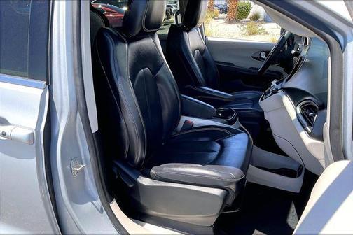 Silver Mist Clearcoat 2023 Chrysler Pacifica Touring L