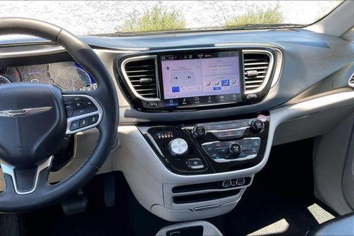 Silver Mist Clearcoat 2023 Chrysler Pacifica Touring L