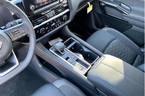 2025 Nissan Pathfinder SV FWD