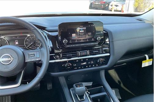 2025 Nissan Pathfinder SV FWD