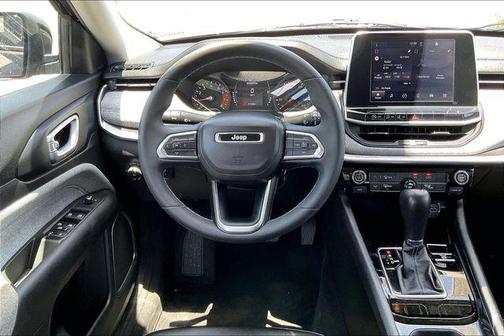Diamond Black Crystal Pearlcoat 2022 Jeep Compass Latitude