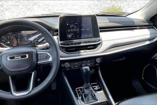 Diamond Black Crystal Pearlcoat 2022 Jeep Compass Latitude