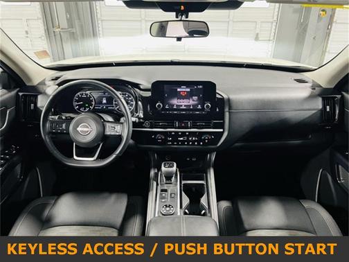 2022 Nissan Pathfinder SV