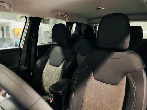 2023 Jeep Renegade Altitude