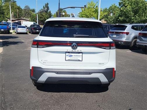 2025 Volkswagen Tiguan 2.0T SE
