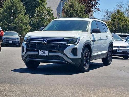 Opal White Pearl 2026 Volkswagen Atlas 2.0T Peak Edition