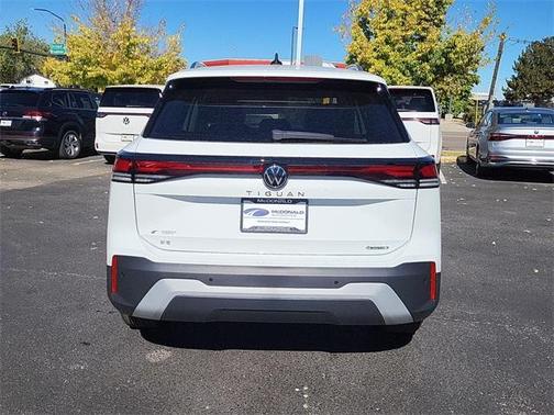 2025 Volkswagen Tiguan 2.0T SE