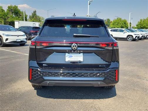 2025 Volkswagen Tiguan 2.0T SEL R-Line