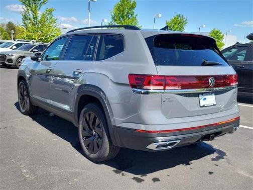 2025 Volkswagen Atlas 2.0T SE