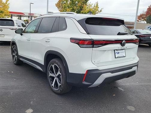 2025 Volkswagen Tiguan 2.0T SE