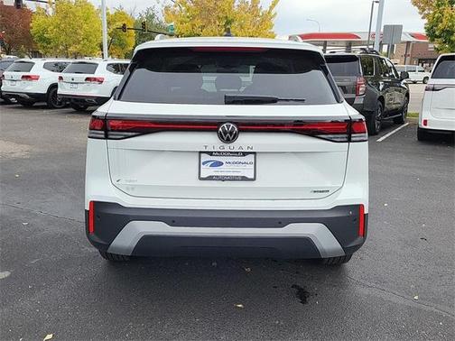 2025 Volkswagen Tiguan 2.0T SE