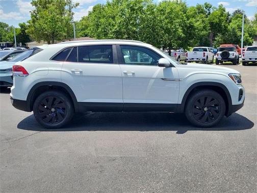 2025 Volkswagen Atlas Cross Sport 2.0T SE w/Technology