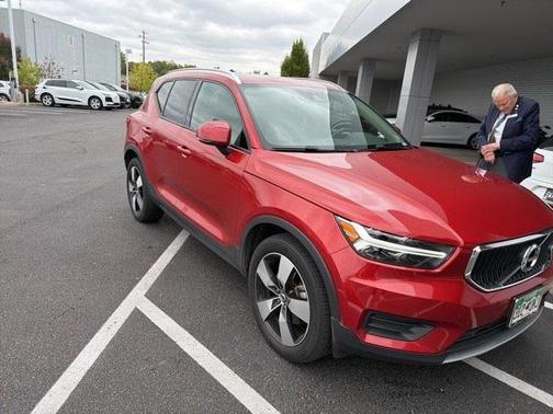 2020 Volvo XC40 T5 Momentum