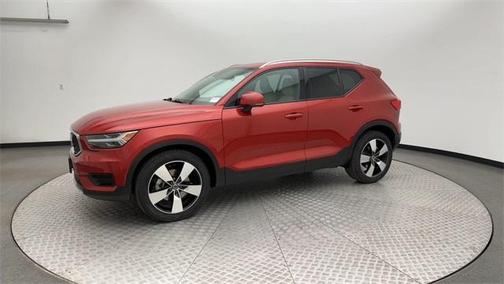 2020 Volvo XC40 T5 Momentum