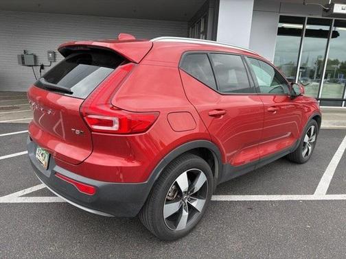 2020 Volvo XC40 T5 Momentum