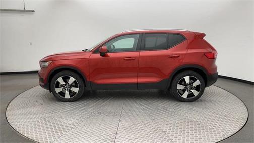 2020 Volvo XC40 T5 Momentum