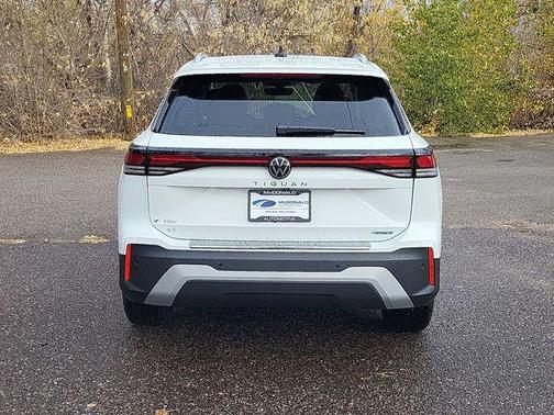 2026 Volkswagen Tiguan 2.0T SE