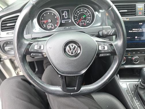 2018 Volkswagen Golf TSI SE