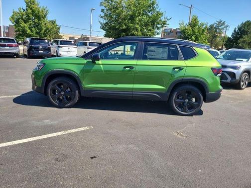 2025 Volkswagen Taos 1.5T SE Black