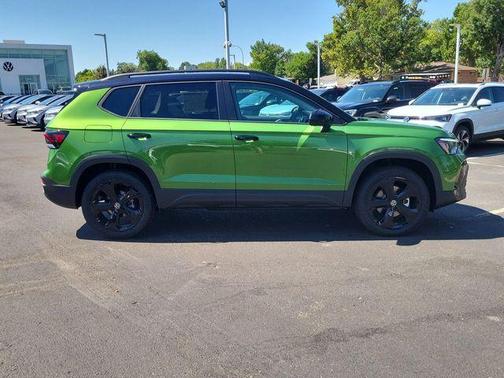 2025 Volkswagen Taos 1.5T SE Black