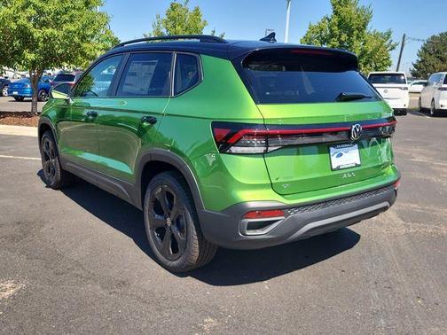 2025 Volkswagen Taos 1.5T SE Black