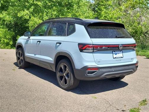 2025 Volkswagen Taos 1.5T SE Black