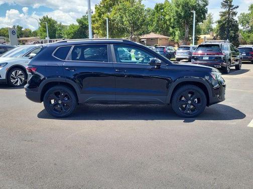 2025 Volkswagen Taos 1.5T SE Black