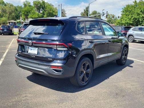 2025 Volkswagen Taos 1.5T SE Black