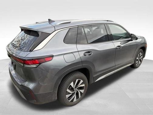 Platinum Gray Metallic 2025 Volkswagen Tiguan 2.0T S