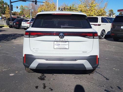 2025 Volkswagen Tiguan 2.0T SE