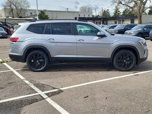 2025 Volkswagen Atlas 2.0T SE